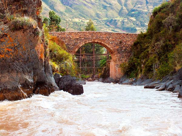 Puentes Incas y Coloniales del Cusco