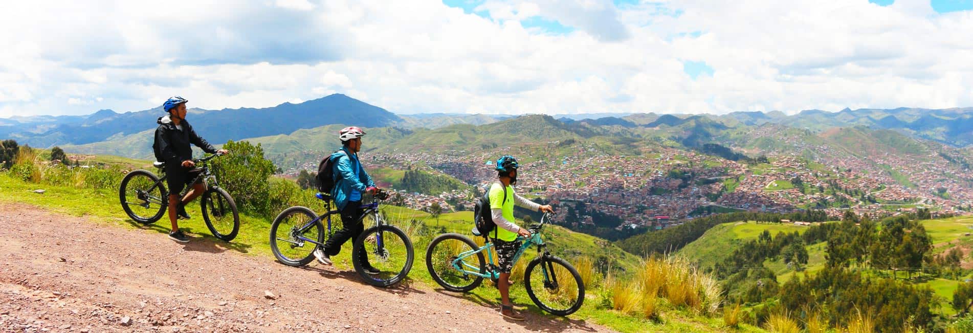 Biking en el Balcón del Diablo de Cusco