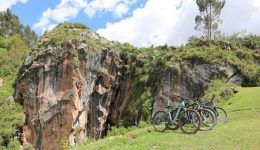 Biking en el Balcón del Diablo de Cusco