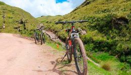 Tour en Bicicleta a los Farallones y Cataratas de Tecsecocha