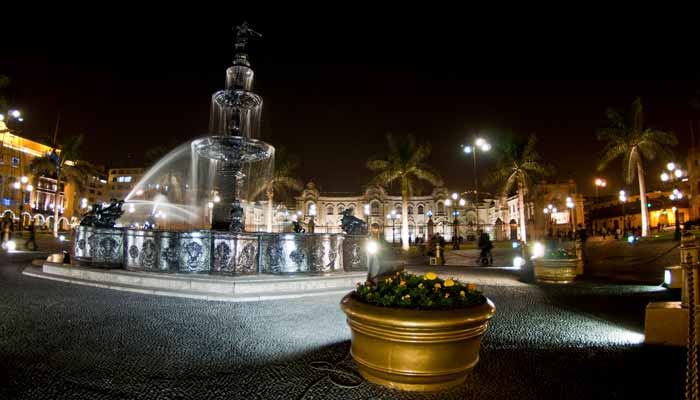 Tour en Lima de noche: Circuito mágico del agua + Centro histórico
