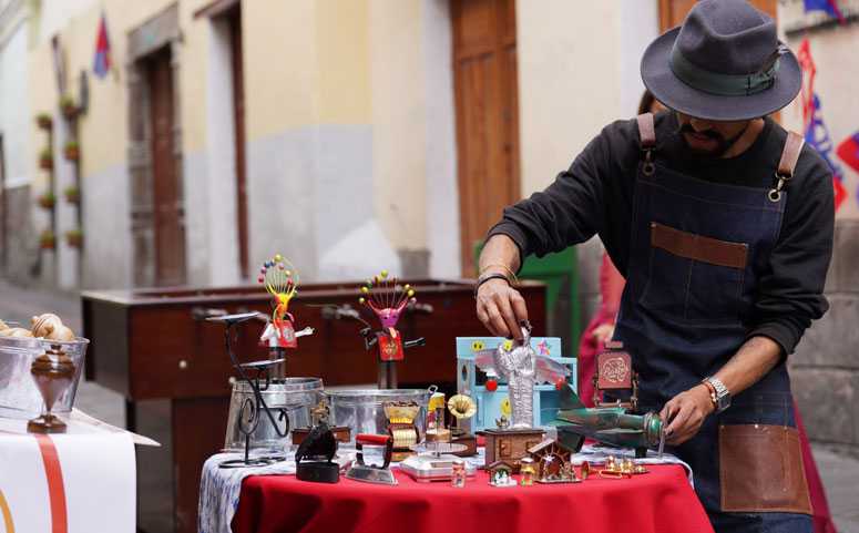 Free shopping tour: artesanía, historia y sabores en Quito colonial