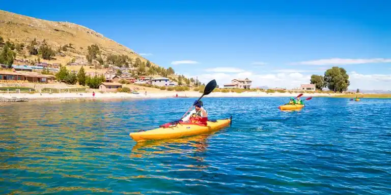 Kayak en la laguna de Huaypo
