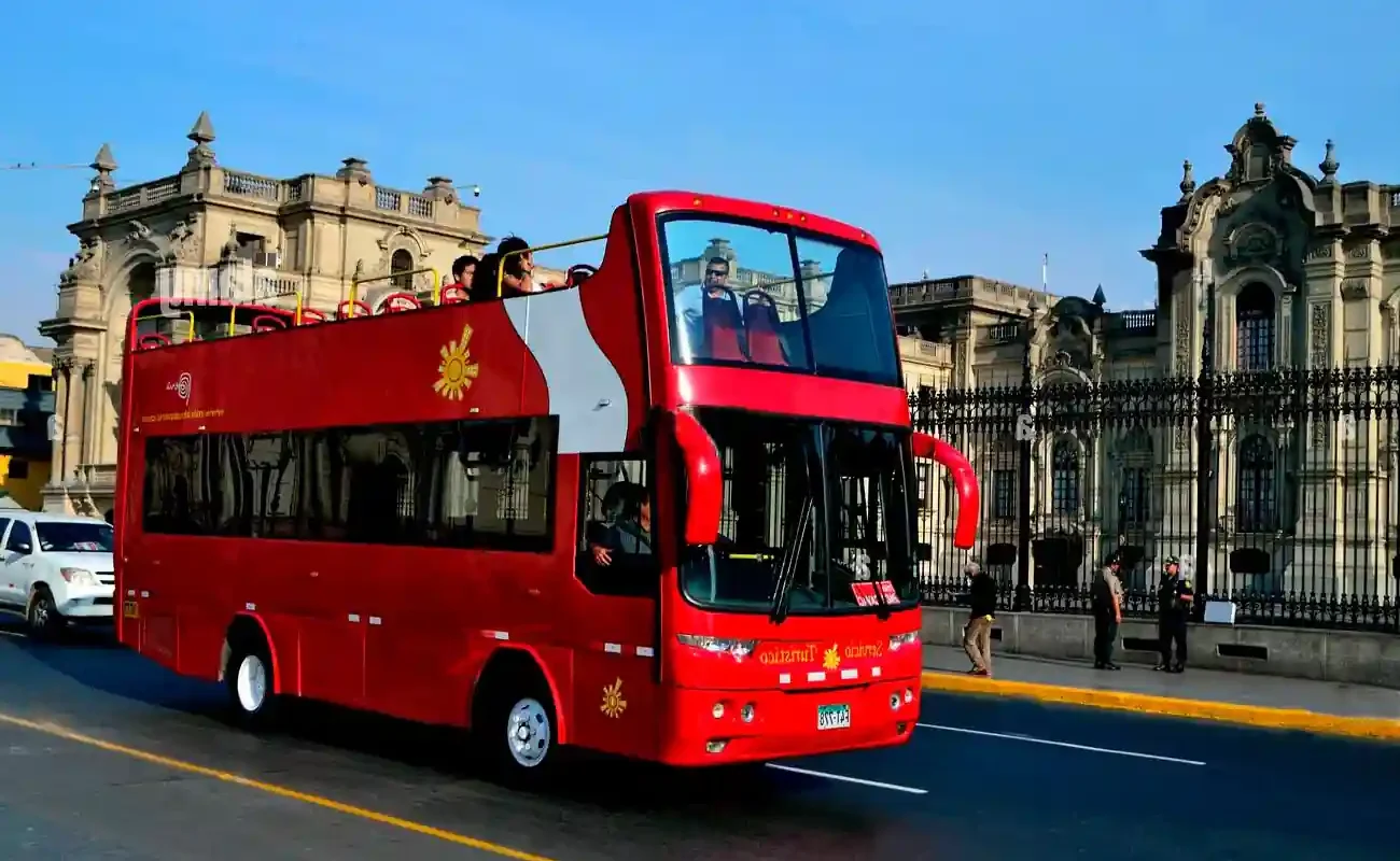 Tour panorâmico de ônibus antigo