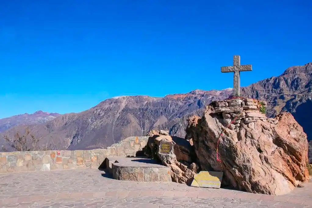 Tour full day al cañón del Colca con conexión a Puno
