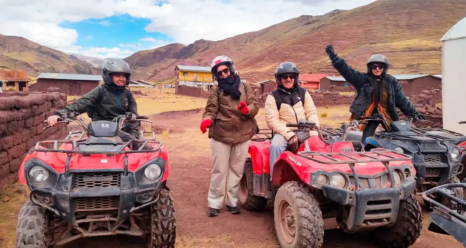 Cuatrimotos a la montaña de 7 colores de Vinicunca
