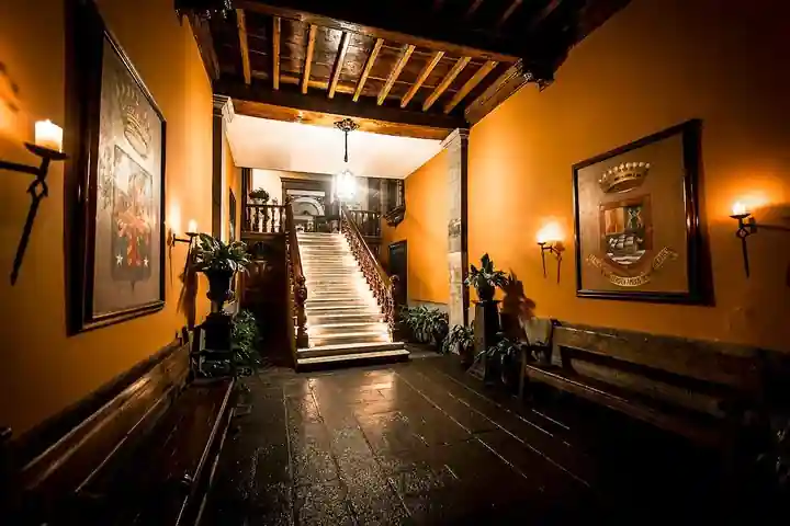 Tour a pie privado por Lima: Catacumbas + Casa Aliaga